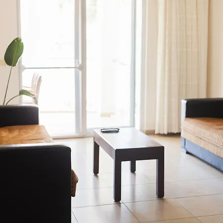 Kaju Aparthotel *